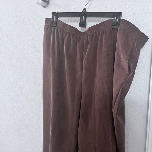 Alfred Dunner Classic Fit Corduroy Pants - Size 24W (Short) - Picture 8 of 10